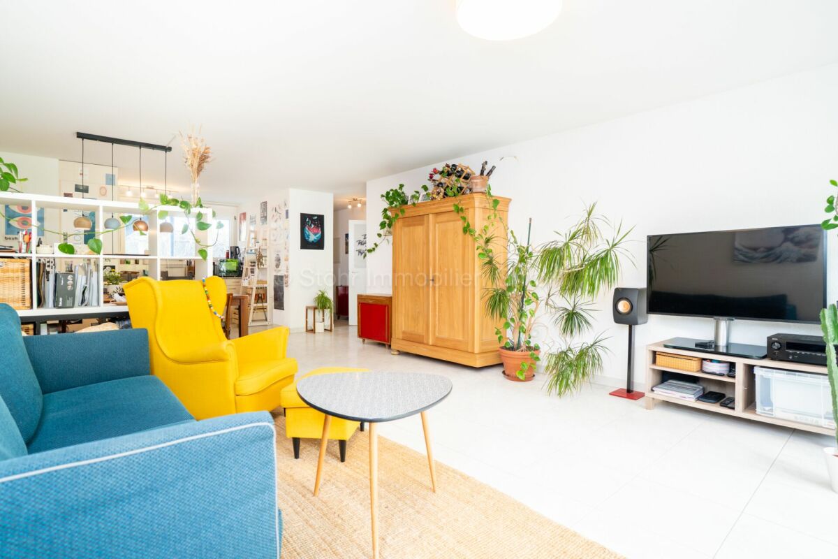 Gepflegte 2.5 Zimmer Wohnung mit grosszügigem Garten