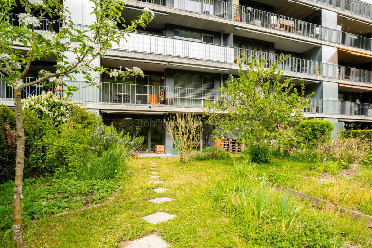 Gepflegte 2.5 Zimmer Wohnung mit grosszügigem Garten