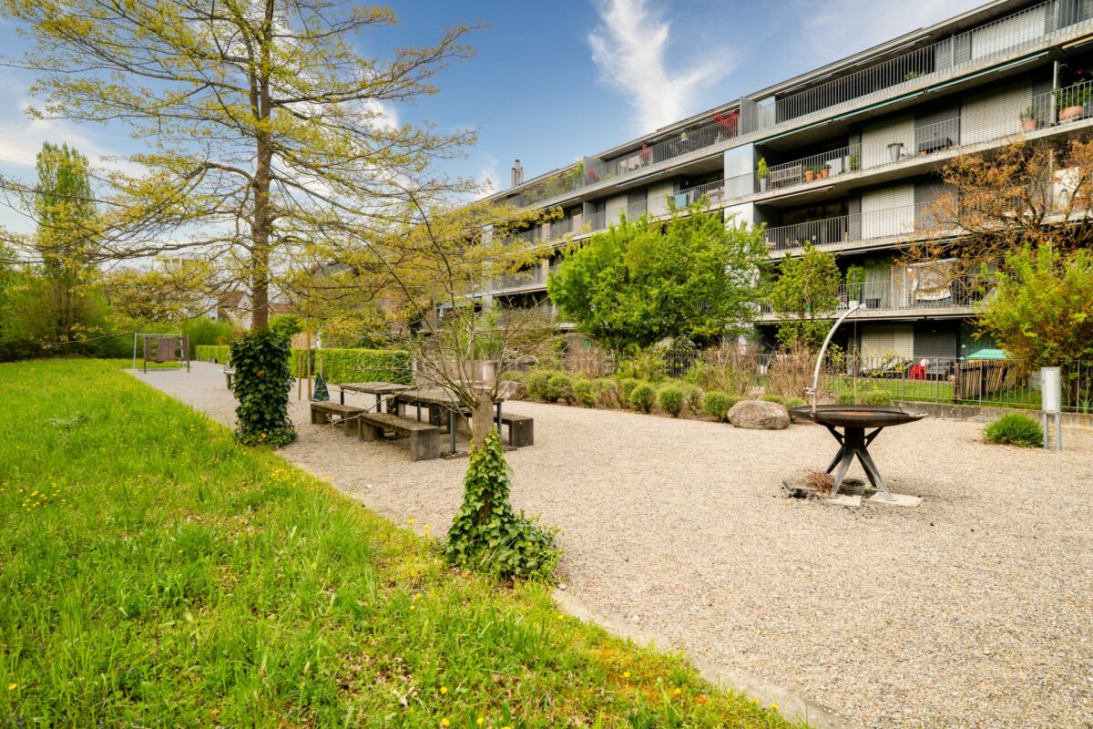 Gepflegte 2.5 Zimmer Wohnung mit grosszügigem Garten