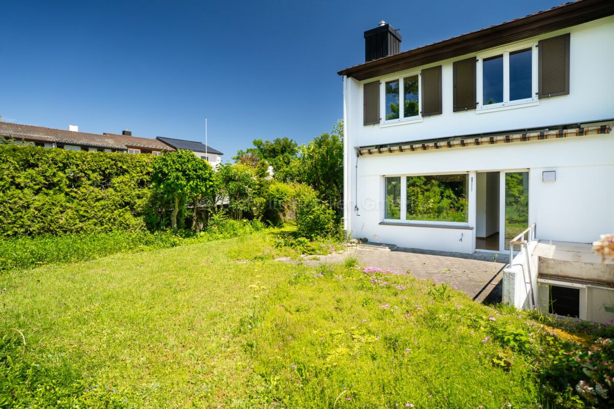 Familienfreundliches 4.5 Zimmer Reiheneckhaus mit Potenzial