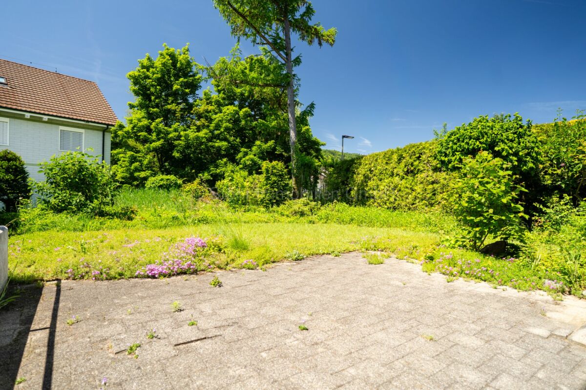 Familienfreundliches 4.5 Zimmer Reiheneckhaus mit Potenzial