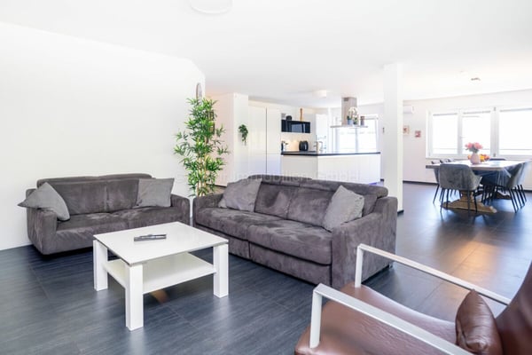 775 m2 Gewerbefläche in Elsau 11