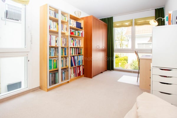 Helles 5.5 Zimmer Reiheneckhaus an kinderfreundlicher Lage 8