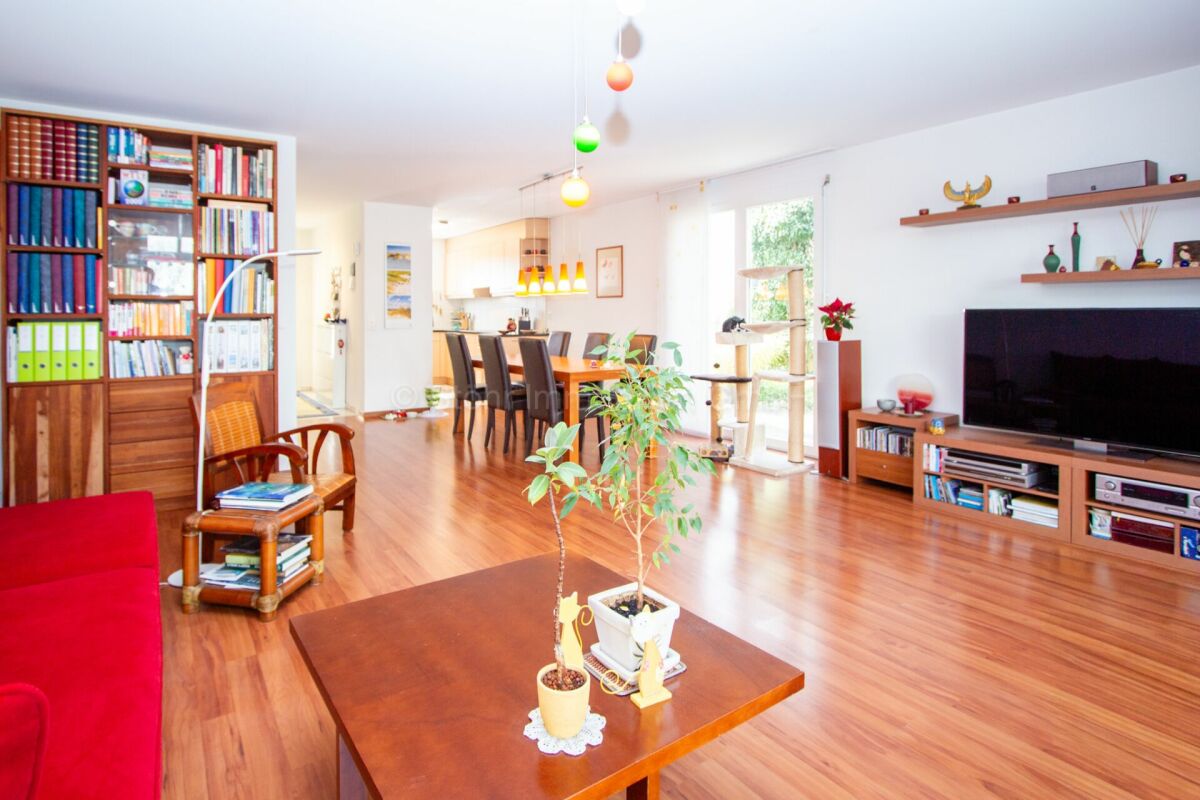 Helles 5.5 Zimmer Reiheneckhaus an kinderfreundlicher Lage