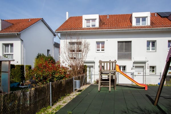 Helles 5.5 Zimmer Reiheneckhaus an kinderfreundlicher Lage 24
