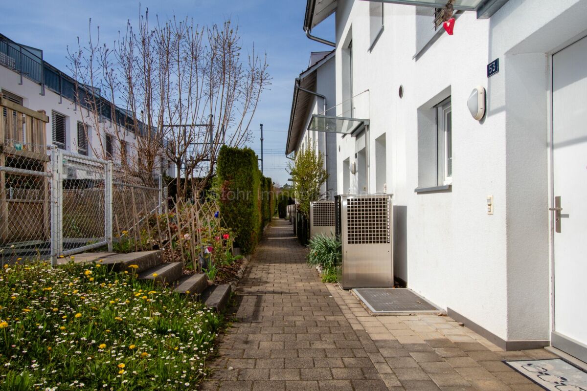 Helles 5.5 Zimmer Reiheneckhaus an kinderfreundlicher Lage