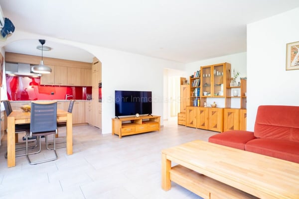 5.5-Zimmerwohnung im Hochparterre mit Balkon und vielseitigen Nebenräumen 4