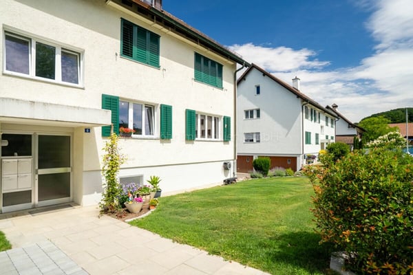 5.5-Zimmerwohnung im Hochparterre mit Balkon und vielseitigen Nebenräumen 2