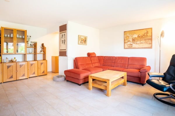 5.5-Zimmerwohnung im Hochparterre mit Balkon und vielseitigen Nebenräumen 3