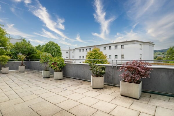 STILVOLLE 5.5 ZIMMER TERRASSENWOHNUNG MIT 67 M2 TERRASSE 16