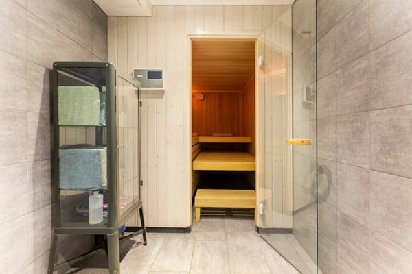 Elegante 10-Zimmer Villa mit aussergewöhnlicher Architektur 36