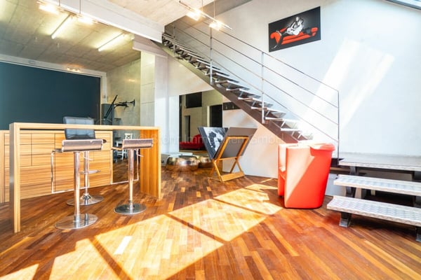 Elegante 10-Zimmer Villa mit aussergewöhnlicher Architektur 38