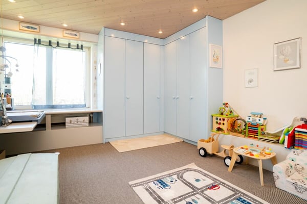 Einzigartige 4.5-Zimmer-Terrassenwohnung an sonniger Hanglage 9