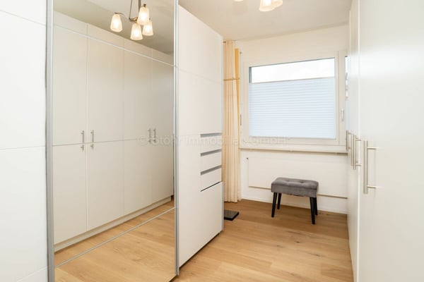 Stilvolle 4.5-Zimmer-Wohnung mit 145 m² Wohnfläche und hochwertiger Totalsanierung 12