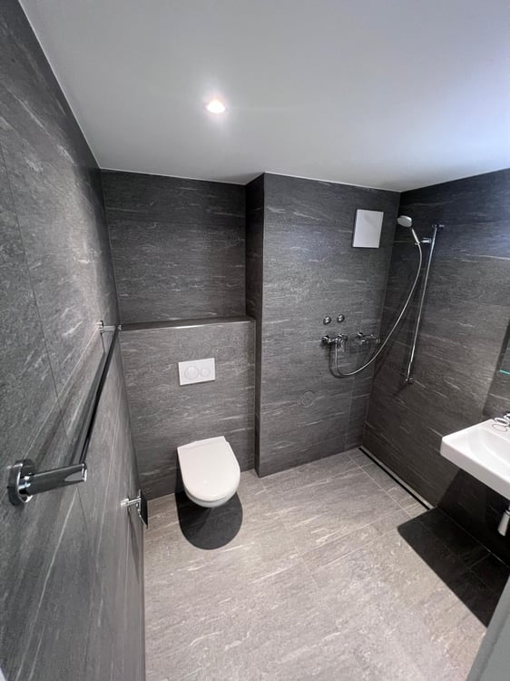 1.5-Zimmer-Maisonette mit Wintergarten, beheiztem Bastelraum und grossem Privatgarten in Zürich-Höngg 6