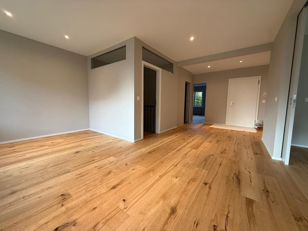 1.5-Zimmer-Maisonette mit Wintergarten, beheiztem Bastelraum und grossem Privatgarten in Zürich-Höngg 4