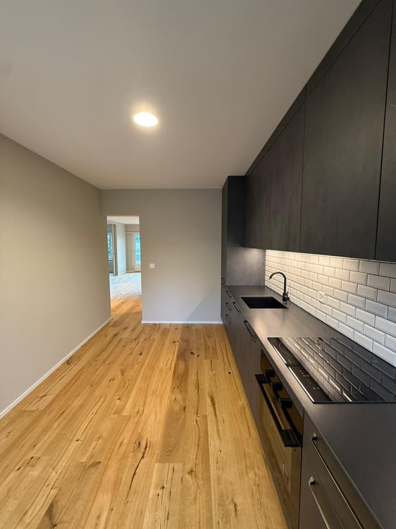 1.5-Zimmer-Maisonette mit Wintergarten, beheiztem Bastelraum und grossem Privatgarten in Zürich-Höngg 10