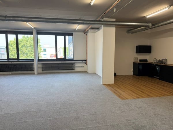 Grosszügige Büro- und Lagerfläche zur Miete an der Riedstrasse 8 in Dietikon 18
