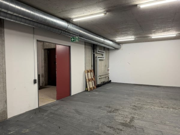 Grosszügige Büro- und Lagerfläche zur Miete an der Riedstrasse 8 in Dietikon 24