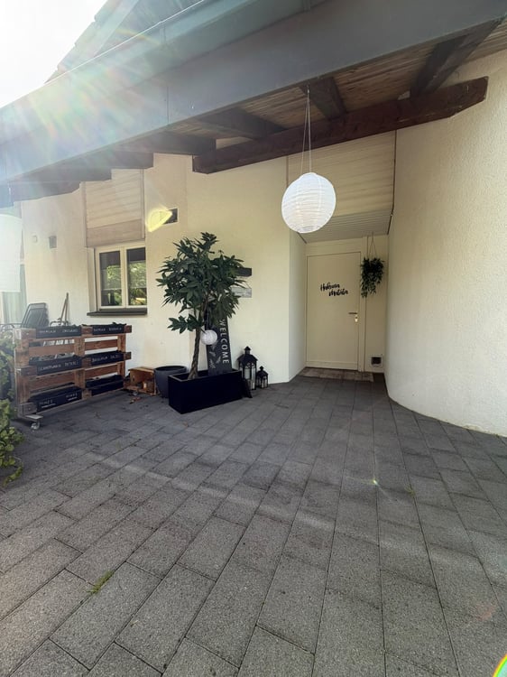 Charmante 4-Zimmer-Maisonette-Wohnung mit Garten und Aussicht in die Berge in Gossau ZH 22