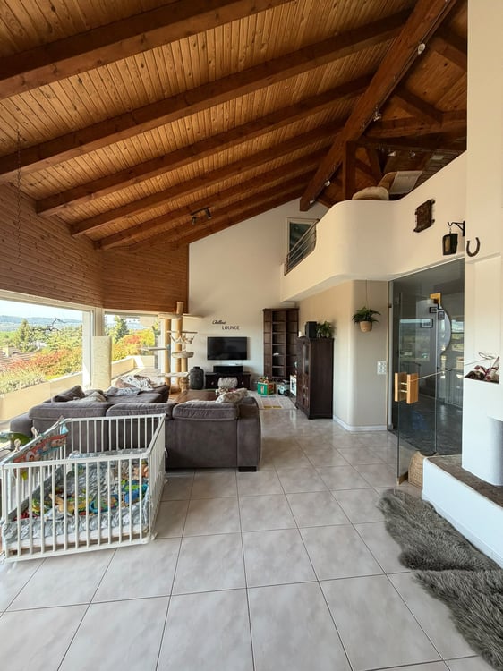 Charmante 4-Zimmer-Maisonette-Wohnung mit Garten und Aussicht in die Berge in Gossau ZH