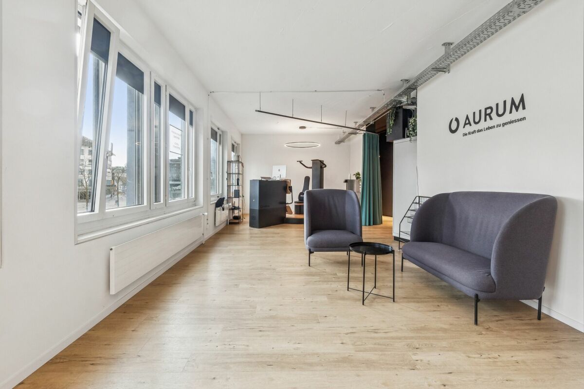 Studio de fitness ou espace de bureau moderne et lumineux dans un emplacement central à proximité de la gare de Winterthur
