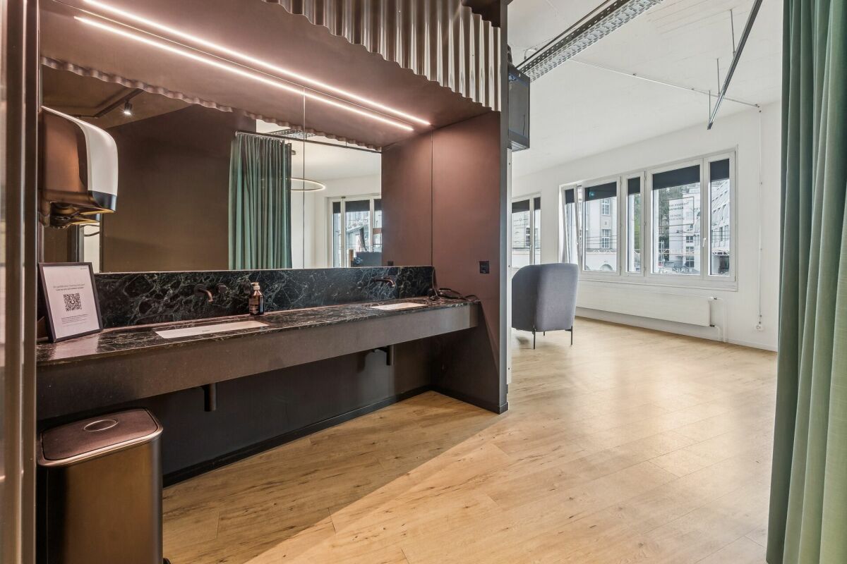 Studio de fitness ou espace de bureau moderne et lumineux dans un emplacement central à proximité de la gare de Winterthur