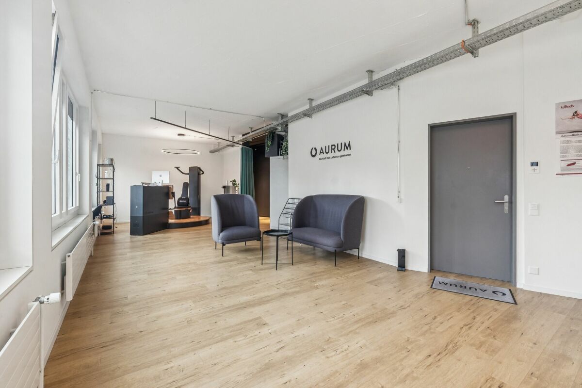 Studio de fitness ou espace de bureau moderne et lumineux dans un emplacement central à proximité de la gare de Winterthur