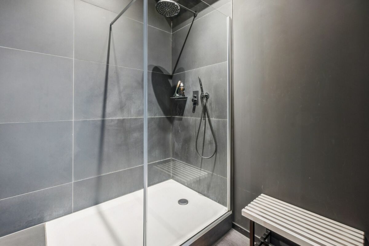 Studio de fitness ou espace de bureau moderne et lumineux dans un emplacement central à proximité de la gare de Winterthur