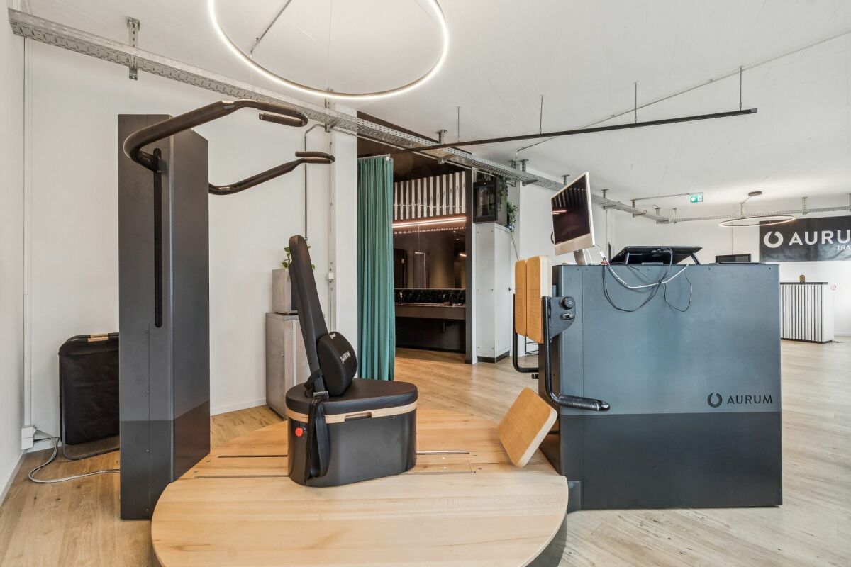 Studio de fitness ou espace de bureau moderne et lumineux dans un emplacement central à proximité de la gare de Winterthur