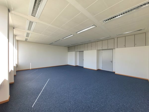 Zentral in Rüti - Büroräume in Hochhaus mit Weitsicht 8