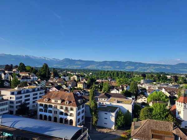 Zentral in Rüti - Büroräume in Hochhaus mit Weitsicht 2