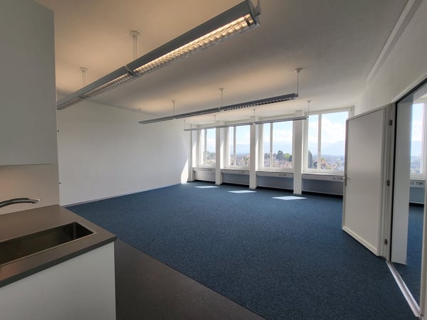 Panoramabüro im Herzen von Rüti – stilvolle Fläche im 10. OG 8