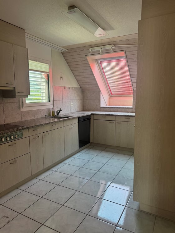 Grosszügige 5.5-Zimmer-Dachmaisonette in Samstagern – Sofort verfügbar! 6