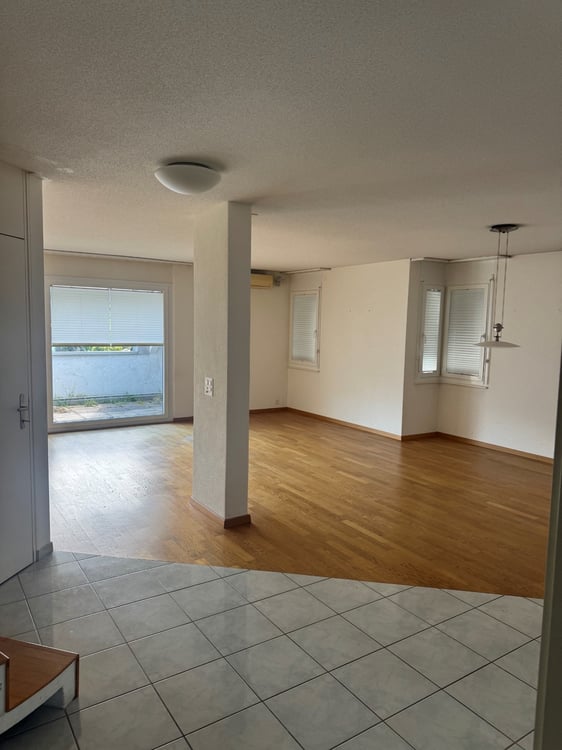Grosszügige 5.5-Zimmer-Dachmaisonette in Samstagern – Sofort verfügbar! 5