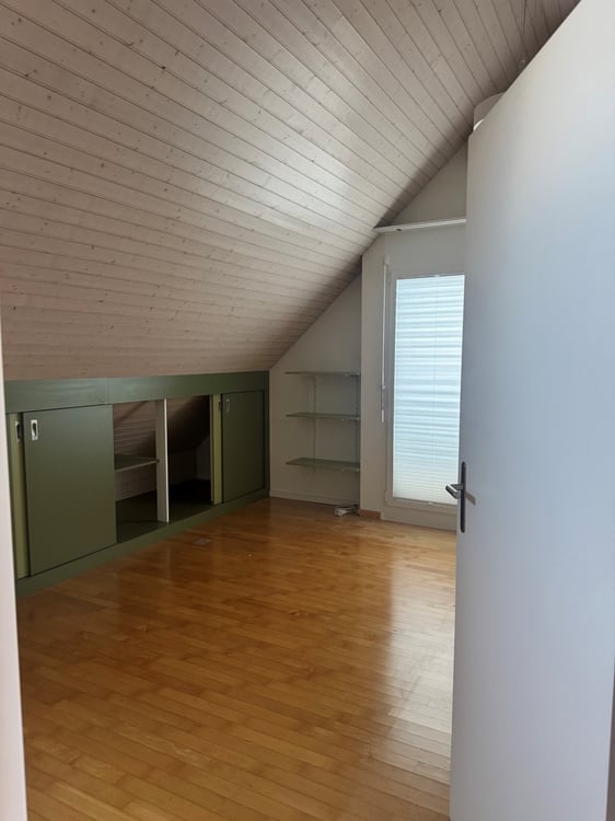 Grosszügige 5.5-Zimmer-Dachmaisonette in Samstagern – Sofort verfügbar! 10