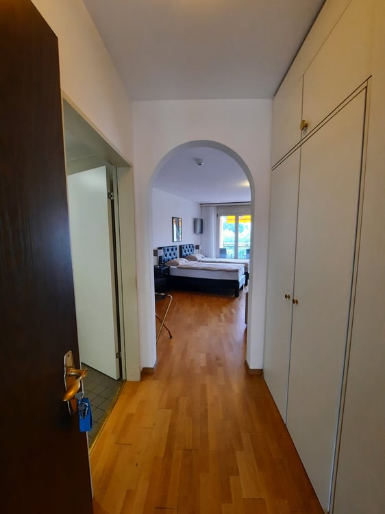 Gemütliche 1.5-Zimmer-Wohnung mit Möbeln in Muralto mit Balkon 4