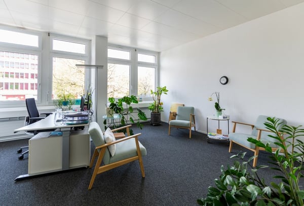 Büro mit Mitbenutzung von Küche & Sitzungszimmer in Volketswil 3