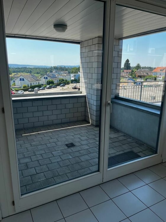 Helles Büro mit eigenem Balkon und WC 6