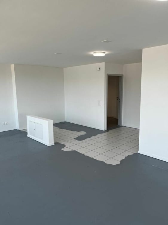 Helles Büro mit eigenem Balkon und WC 3