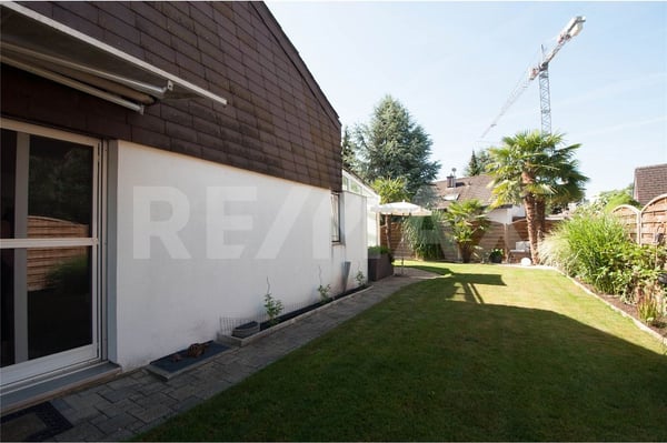 Gepflegtes Einfamilienhaus mit Wintergarten und Pool 12