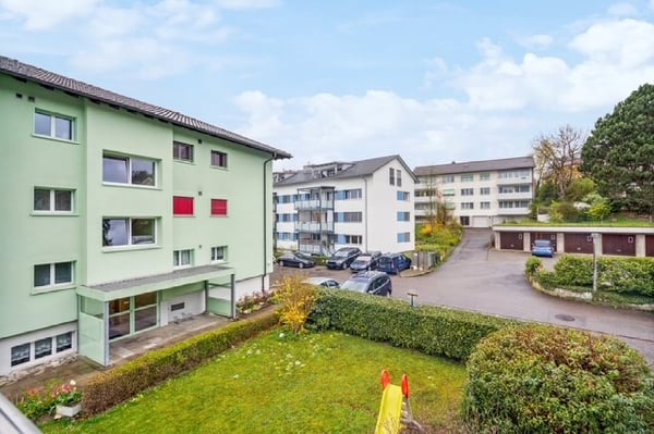Gepflegte 2.5-Zimmer-Wohnung mit Balkon in Bülach 2