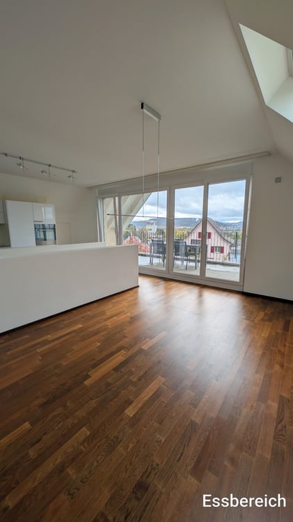 Grosszügige 5.5-Zimmer-Dach-Maisonettewohnung mit Balkon und Stadtblick in Opfikon 5