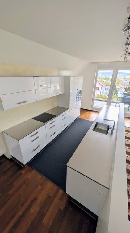 Grosszügige 5.5-Zimmer-Dach-Maisonettewohnung mit Balkon und Stadtblick in Opfikon 9