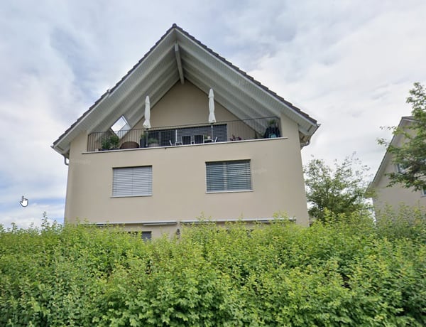 Grosszügige 5.5-Zimmer-Dach-Maisonettewohnung mit Balkon und Stadtblick in Opfikon 2