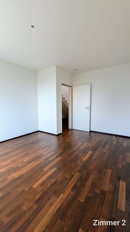 Grosszügige 5.5-Zimmer-Dach-Maisonettewohnung mit Balkon und Stadtblick in Opfikon 13