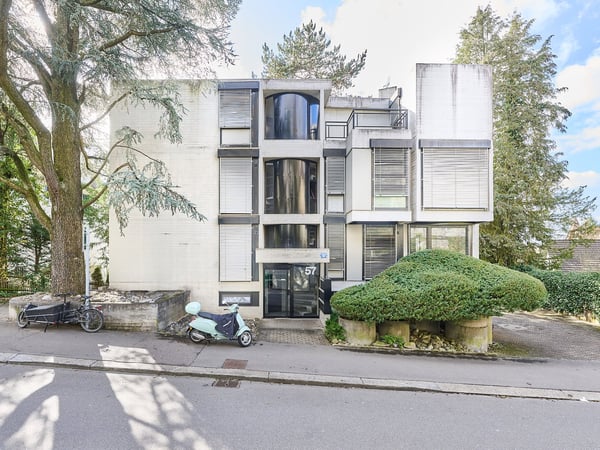 Erstbezug nach hochwertiger Sanierung | Stilvolle 2-Zimmerwohnung mit Balkon im Kreis 6 2