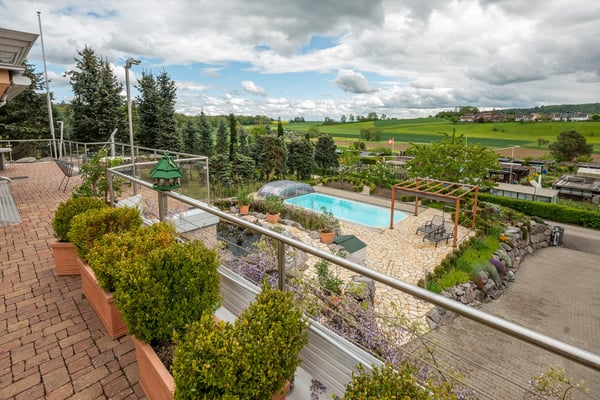 Perle am Stadtrand mit unverbaubarem Blick und Swimmingpool 3