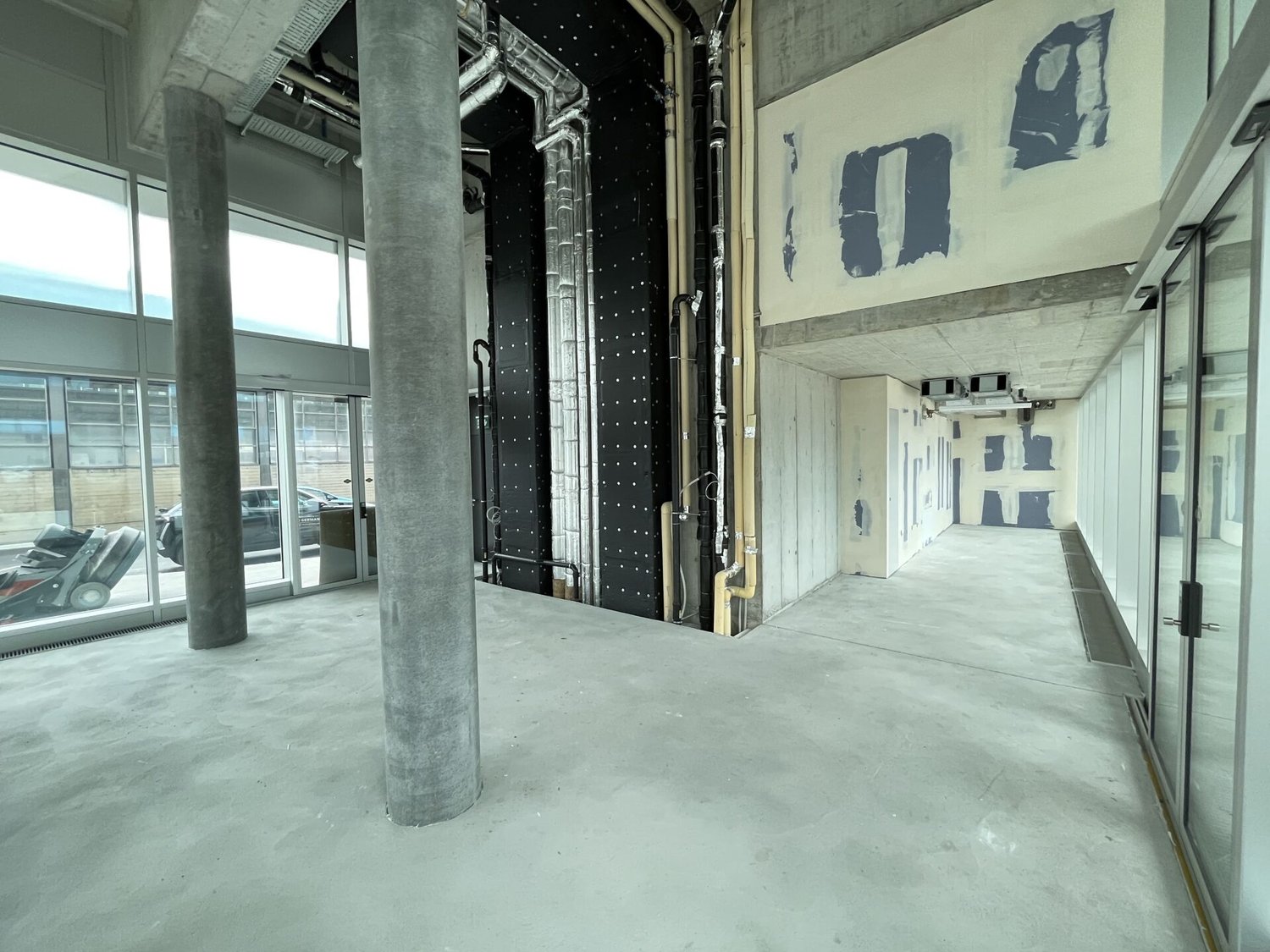 Letzte Verkaufs- und Dienstleistungsflächen am neuen Bahnhof Süd
