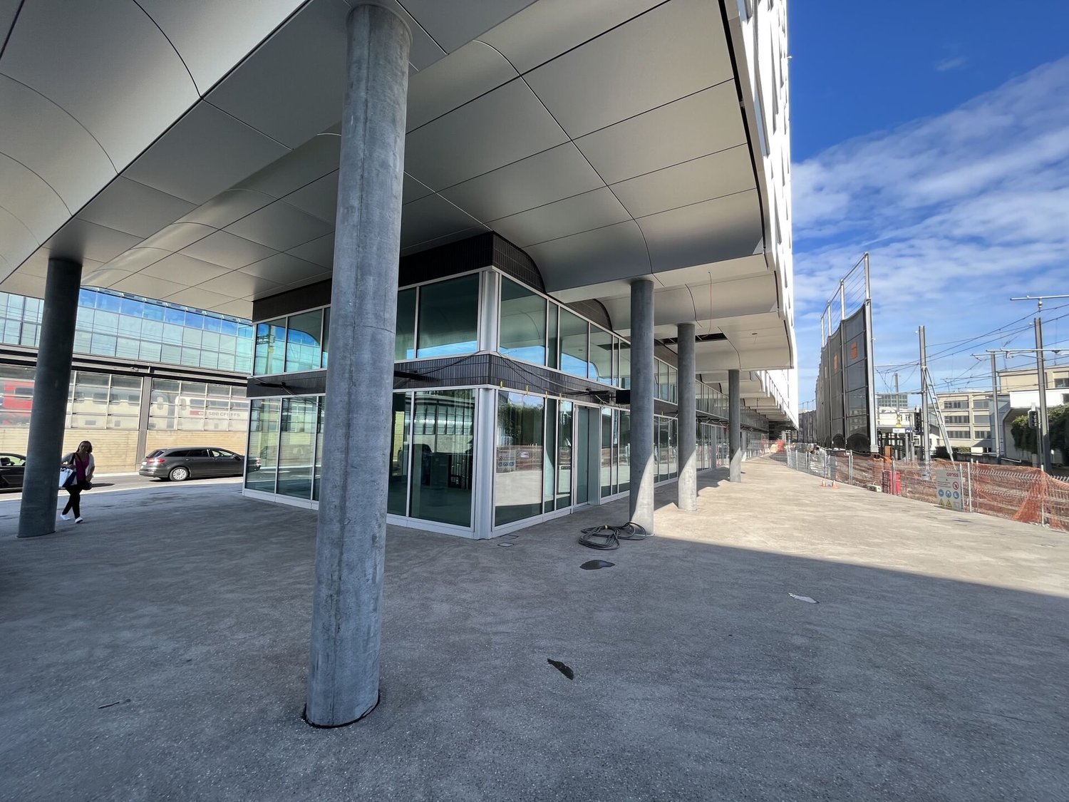 Letzte Verkaufs- und Dienstleistungsflächen am neuen Bahnhof Süd